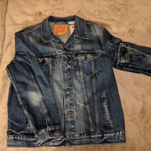 Brand new Levis Denim jacket. Size XL in mens